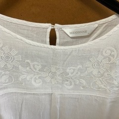 MEICONNE メイコン　カットソー　サイズL カラー···ホワイト 袖丈···半袖 柄・デザイン···花柄 季節感···夏の画像