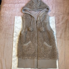 12/30まで　モコモコベスト❤フード付きの画像