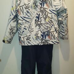 子供用スキーウエアー　１４５ｃｍ～１６５ｃｍ　手袋付き