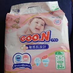 おむつ（男女兼用）Sサイズ:4〜8kg　テープタイプ　