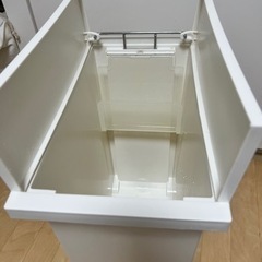 【受付終了】KEYUCA 27L ペダル式ゴミ箱　丸洗い済みの画像