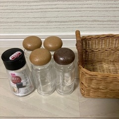 [新品】調味料入れ　カゴ付き
