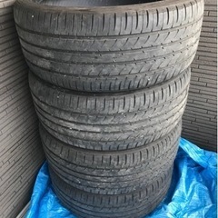 215/40R18 TOYO タイヤ