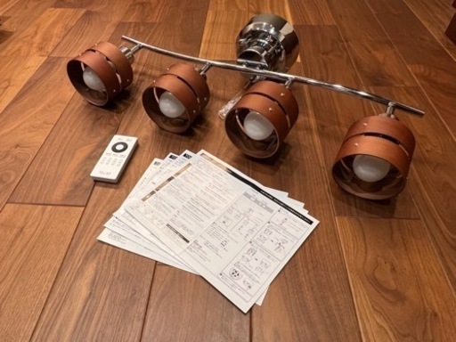 【美品】シーリングLEDライト 調光調色LED電球4つ、リモコン付き