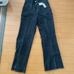 新品タグ付きINGNIブラックパンツ定価3899