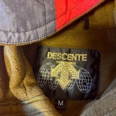 DESCENTE  アウター　Mサイズの画像