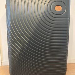 大型スーツケース　グレー　ジッパータイプ