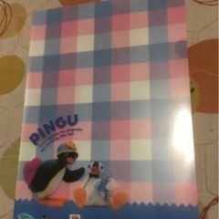 2023年　ピングーの卓上カレンダーとクリアファイル2枚の画像