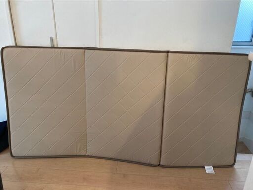 ニトリ　三つ折り　硬質マット　シングル