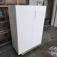 コクヨ　エディア　４段両開き扉書庫『中古良品、背面小傷あり』