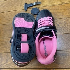 ローラー靴　22センチの画像