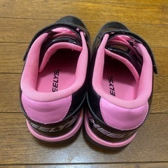ローラー靴　22センチの画像