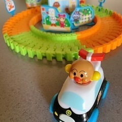 アンパンマン　くるまのおもちゃ🚔
