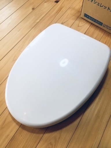 未使用新品(500円割引可能)トイレ便座と蓋 ホワイト ジャニス製