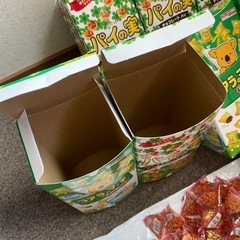 お菓子の空き箱＆ヤングドーナツ8個＆ラーメンスナック49個＆ジントックゼリー7つの画像