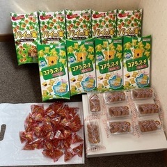 お菓子の空き箱＆ヤングドーナツ8個＆ラーメンスナック49個＆ジン...