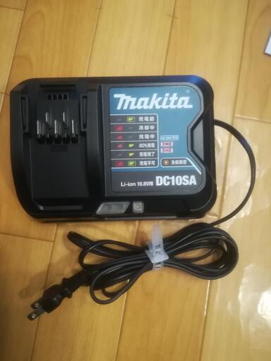 makita　充電器　モデルDC10SA