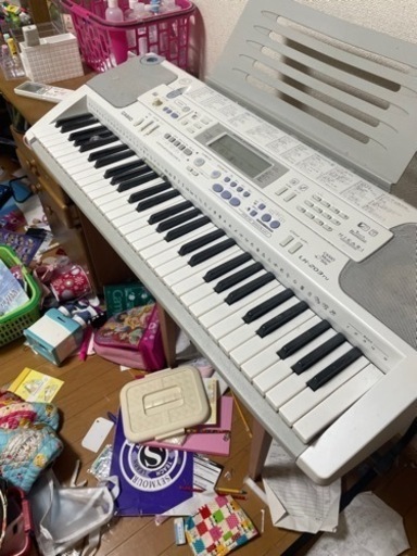 カシオ　キーボードとイス。