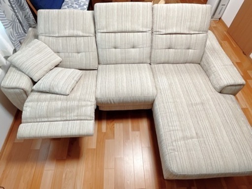 値下げしました！ゆったり３人掛け電動カウチソファー　3つに解体可能　リクライニング付き　ベージュ　