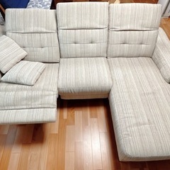 値下げしました！ゆったり３人掛け電動カウチソファー　3つに解体可能　リクライニング付き　ベージュ　の画像