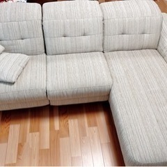 値下げしました！ゆったり３人掛け電動カウチソファー　3つに解体可能　リクライニング付き　ベージュ　の画像