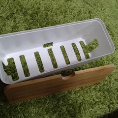スリーコインズのコンセント収納の画像