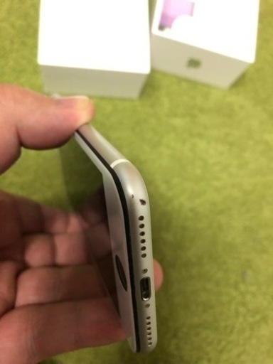 iPhone SE (第2世代) SIMフリー 64GB ホワイト