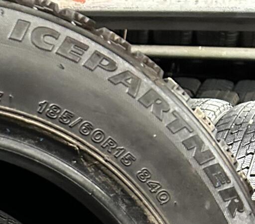 ⛄185/60R15❄️工賃込み！アクア、フィールダー、シエンタ、ヤリス