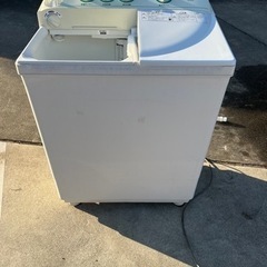 差し上げます　良品　　　二層式洗濯機　ホワイト　　中古