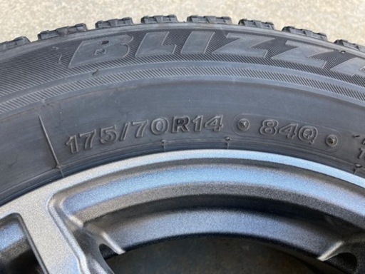 175/70R14 スタッドレス ブリザックVRX フット ポルテ