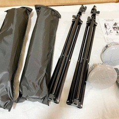 【撮影には欠かせない‼️】✨撮影照明ソフトボックス✨LED電球✨3脚付きの画像