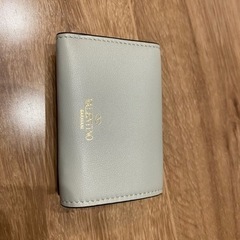 未使用品　VALENTINO ロックスタッズ 三つ折り財布の画像