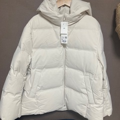 ユニクロ シームレスダウンパーカ オフホワイト