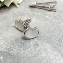 タキシード アクセサリー3点セット (カフス、ネクタイピン、ブートニア)の画像