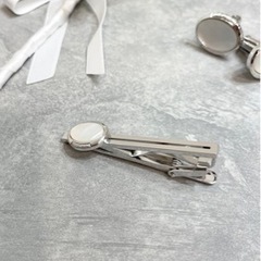 タキシード アクセサリー3点セット (カフス、ネクタイピン、ブートニア)の画像