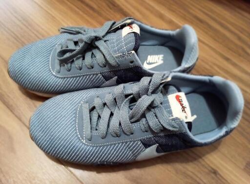 [取引中]NIKE　スニーカー/水色/24.5cm