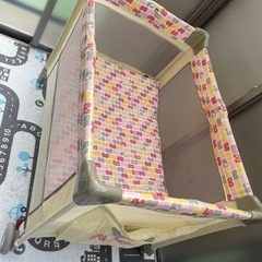 折りたたみ式ベビーベッド