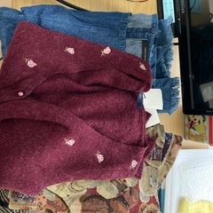 スカートなどまてめて差し上げます。