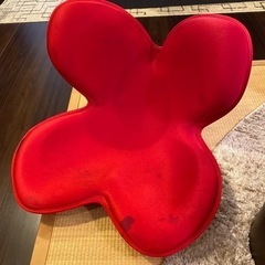 無料　赤い椅子？