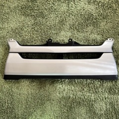 ハイエース　純正品グリル(シルバー)