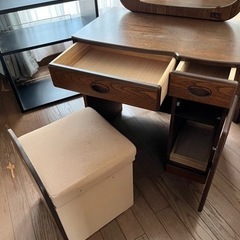 木製ドレッサーイス付きの画像
