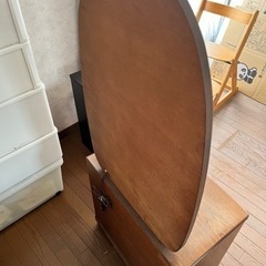 木製ドレッサーイス付きの画像