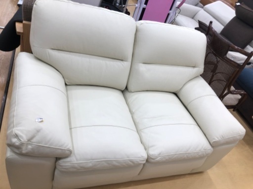 総革張りソファー　2人掛け　ホワイト