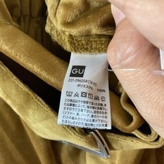 新品タグ付GU ベルト付きベロアパンツ Sの画像