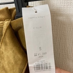 新品タグ付GU ベルト付きベロアパンツ Sの画像