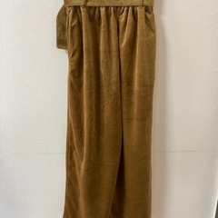 新品タグ付GU ベルト付きベロアパンツ Sの画像