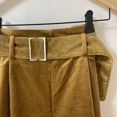 新品タグ付GU ベルト付きベロアパンツ Sの画像