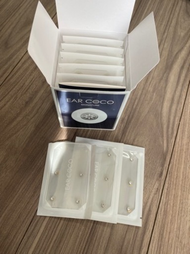 ﾘﾌﾄｱｯﾌﾟ EAR COCO ｸﾘｽﾀﾙ 1箱＋2ｼｰﾄ＋4粒②