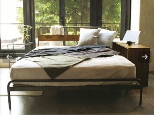 シングルベッドフレームとドロワー