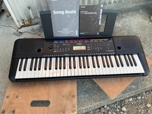 お薦め品‼️高機能‼️ヤマハ電子キーボード PSR-E263 2017年